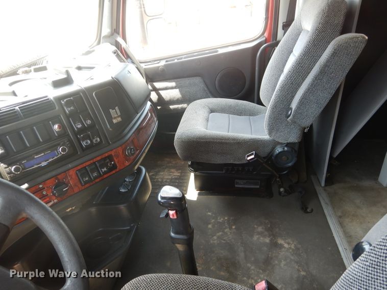 image for item HC9058 1999 Volvo S60  semi truck