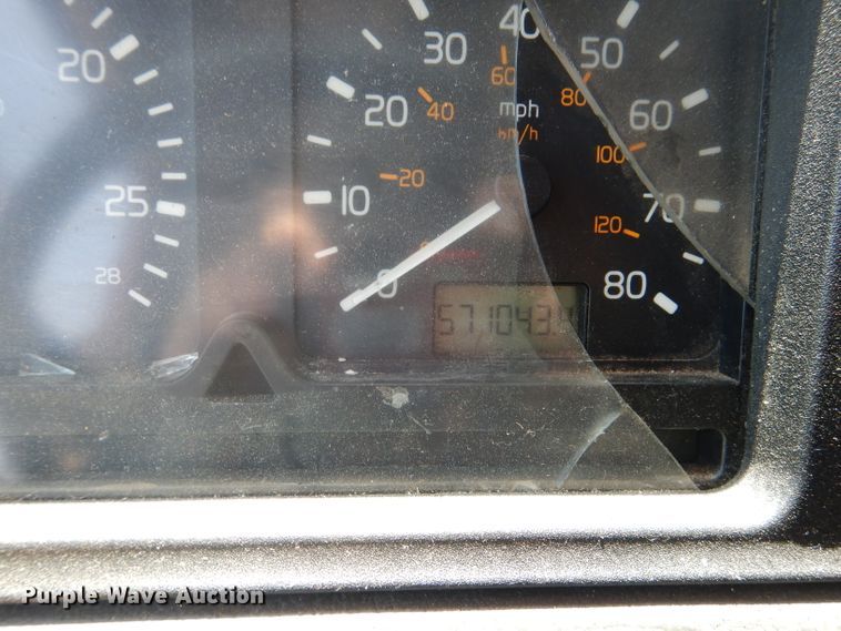 image for item HC9058 1999 Volvo S60  semi truck