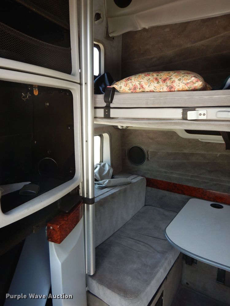 image for item HC9058 1999 Volvo S60  semi truck