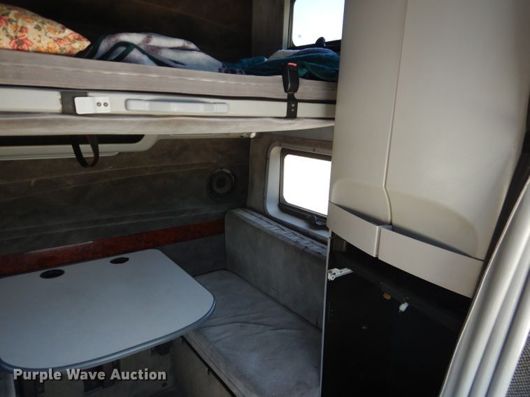 image for item HC9058 1999 Volvo S60  semi truck