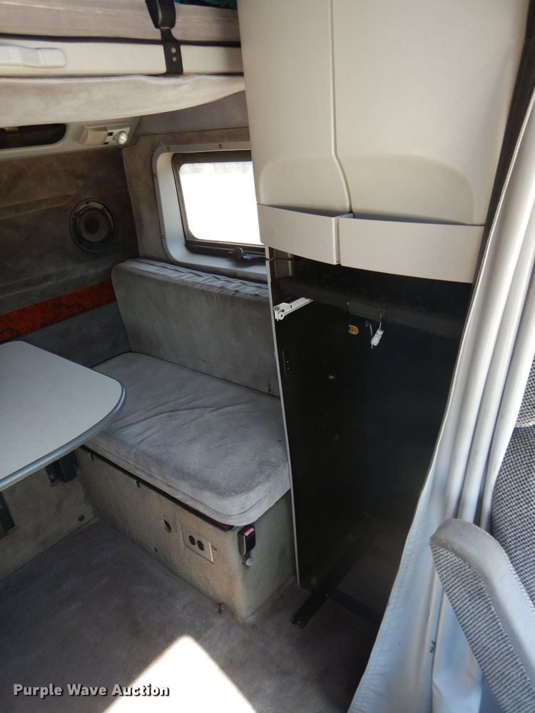 image for item HC9058 1999 Volvo S60  semi truck