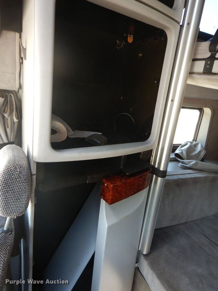 image for item HC9058 1999 Volvo S60  semi truck