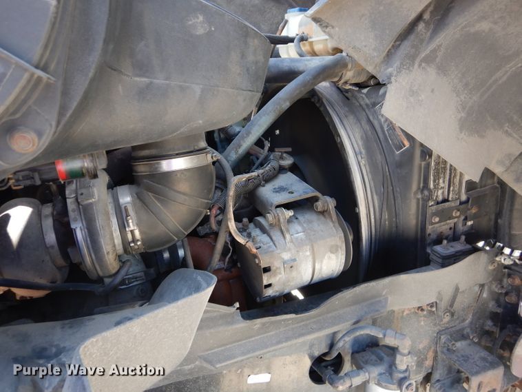 image for item HC9058 1999 Volvo S60  semi truck