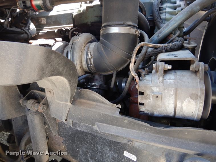 image for item HC9058 1999 Volvo S60  semi truck