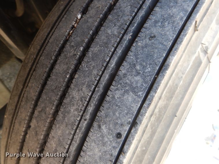 image for item HC9058 1999 Volvo S60  semi truck