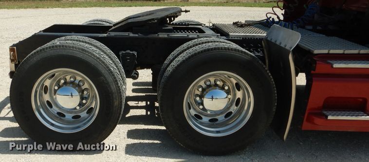 image for item HC9058 1999 Volvo S60  semi truck