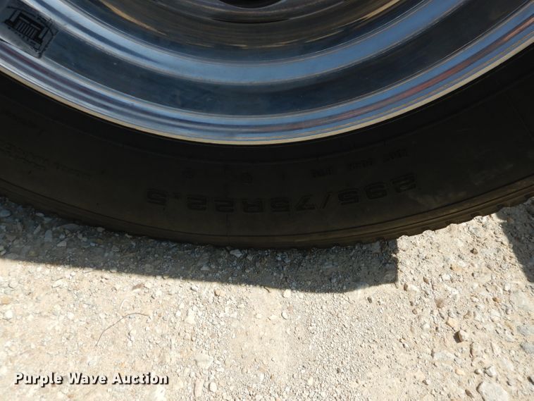 image for item HC9058 1999 Volvo S60  semi truck