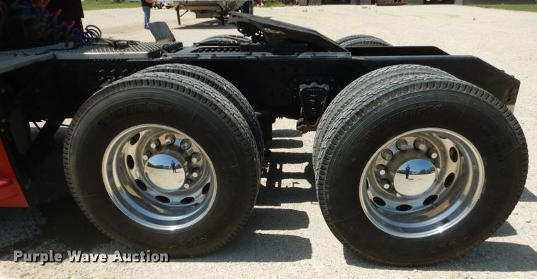 image for item HC9058 1999 Volvo S60  semi truck