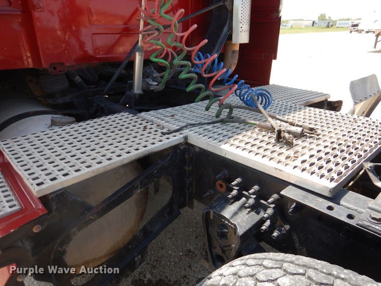 image for item HC9058 1999 Volvo S60  semi truck