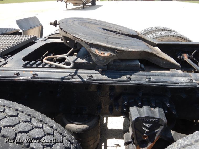 image for item HC9058 1999 Volvo S60  semi truck