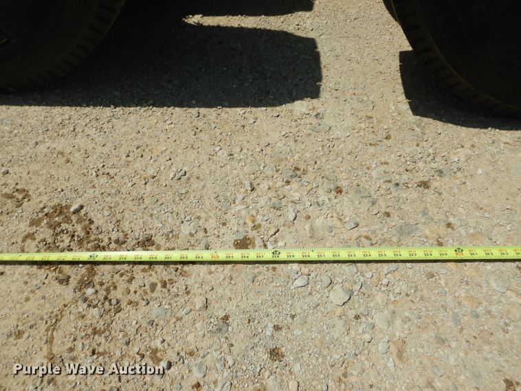 image for item HC9058 1999 Volvo S60  semi truck