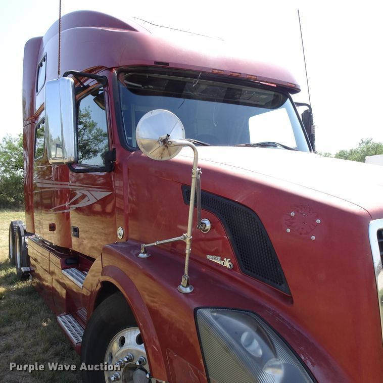 image for item HC9060 2007 Volvo VNL  semi truck