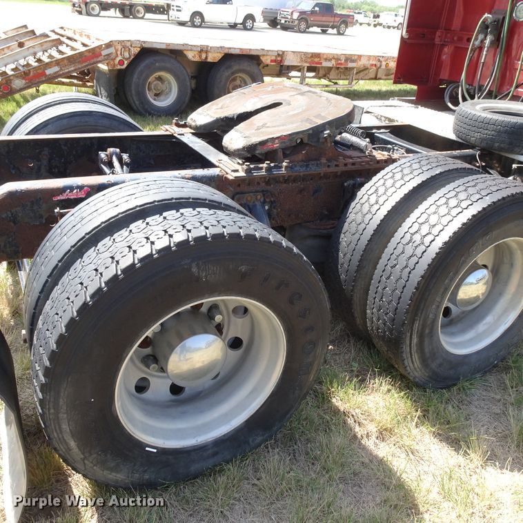 image for item HC9060 2007 Volvo VNL  semi truck