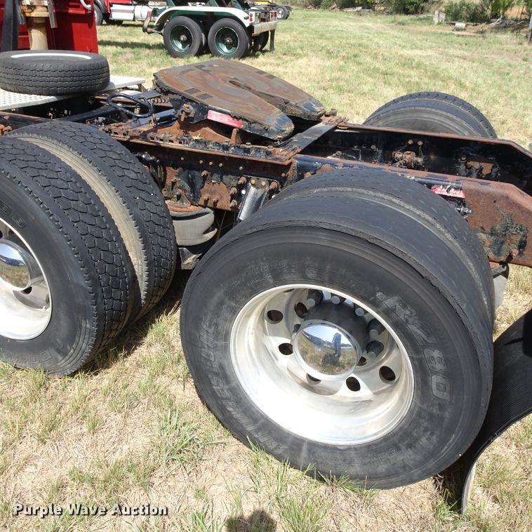 image for item HC9060 2007 Volvo VNL  semi truck