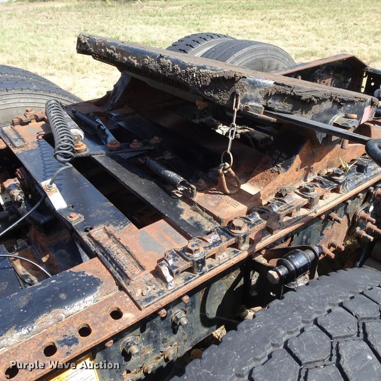 image for item HC9060 2007 Volvo VNL  semi truck