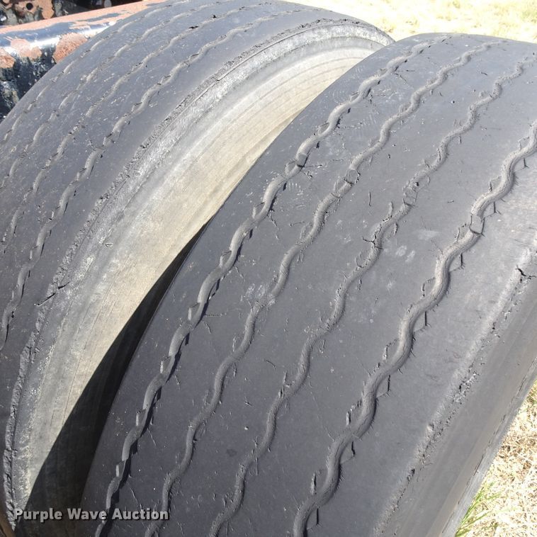 image for item HC9060 2007 Volvo VNL  semi truck