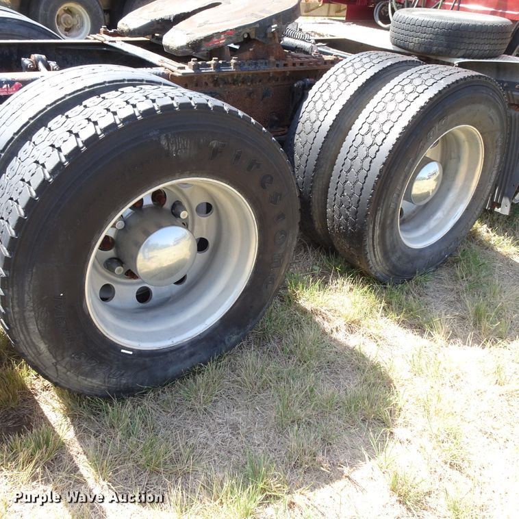 image for item HC9060 2007 Volvo VNL  semi truck