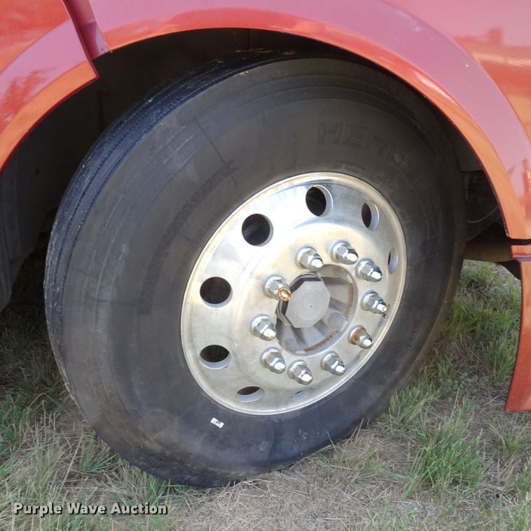 image for item HC9060 2007 Volvo VNL  semi truck