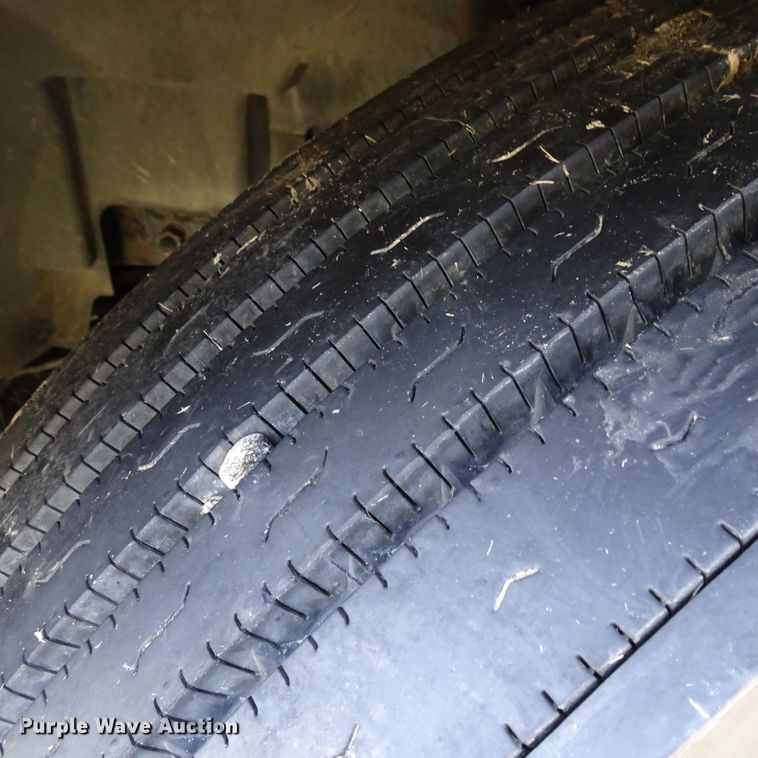 image for item HC9060 2007 Volvo VNL  semi truck