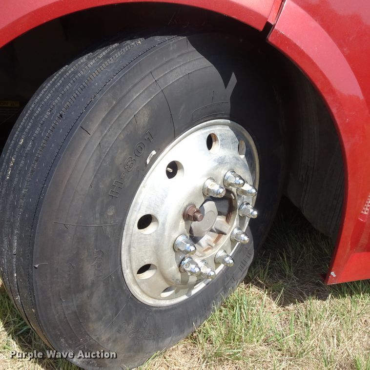 image for item HC9060 2007 Volvo VNL  semi truck