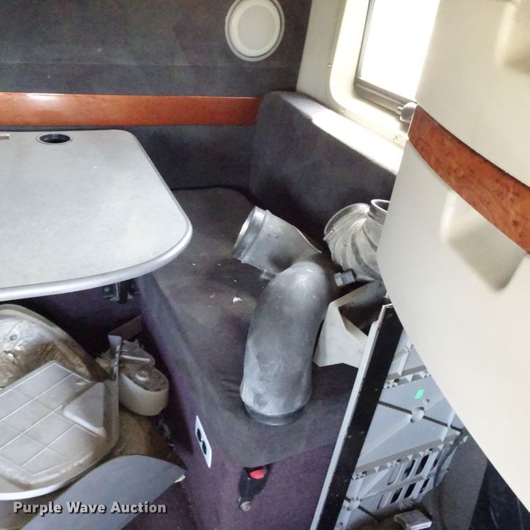 image for item HC9060 2007 Volvo VNL  semi truck