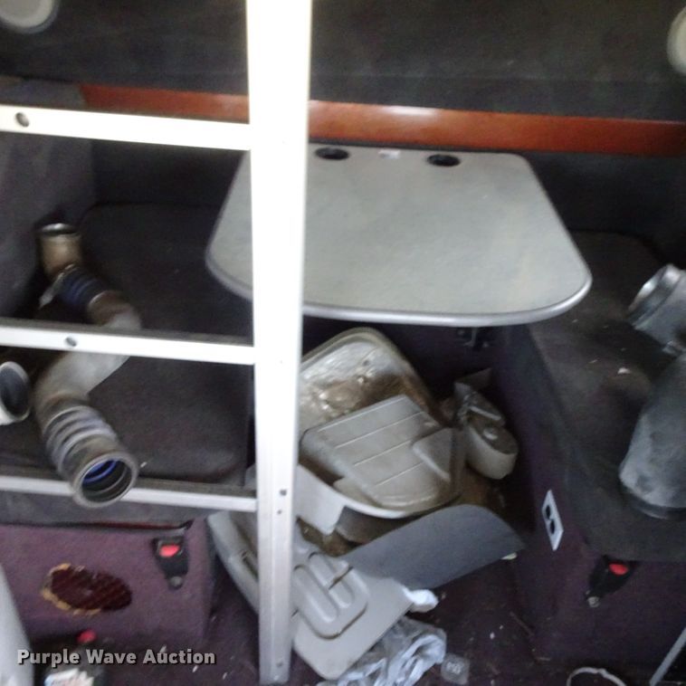 image for item HC9060 2007 Volvo VNL  semi truck