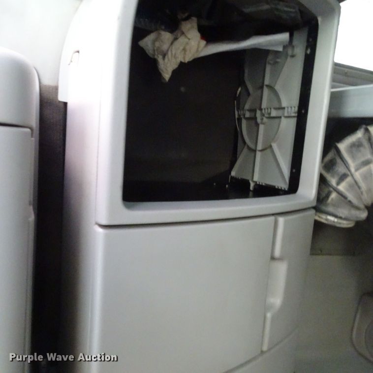 image for item HC9060 2007 Volvo VNL  semi truck