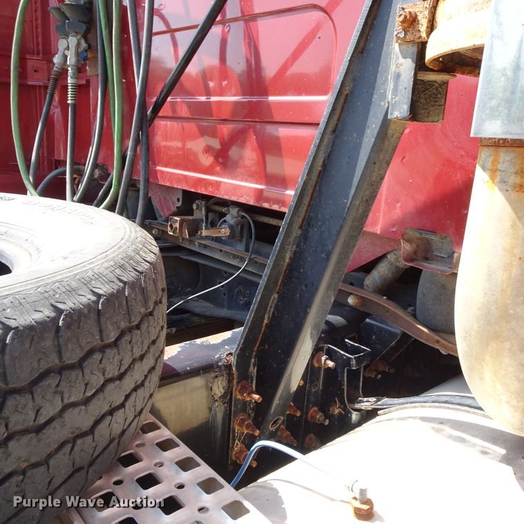 image for item HC9060 2007 Volvo VNL  semi truck