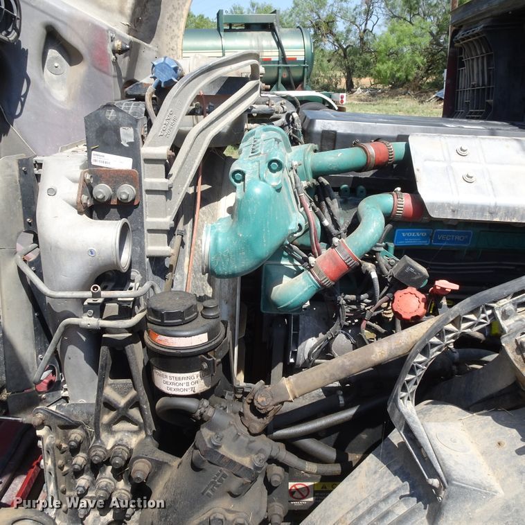 image for item HC9060 2007 Volvo VNL  semi truck