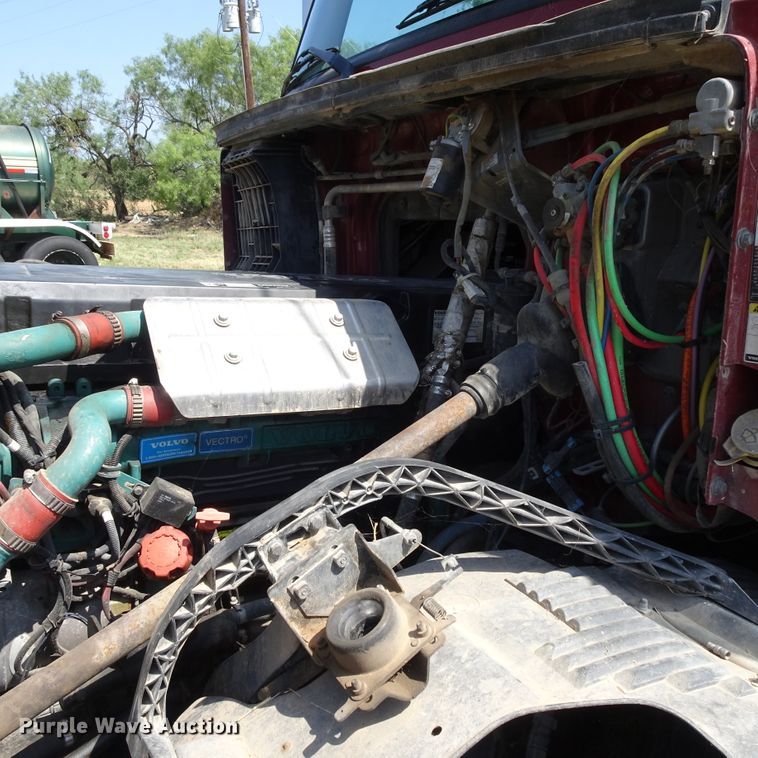 image for item HC9060 2007 Volvo VNL  semi truck