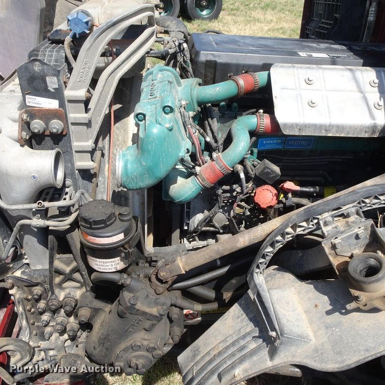 image for item HC9060 2007 Volvo VNL  semi truck