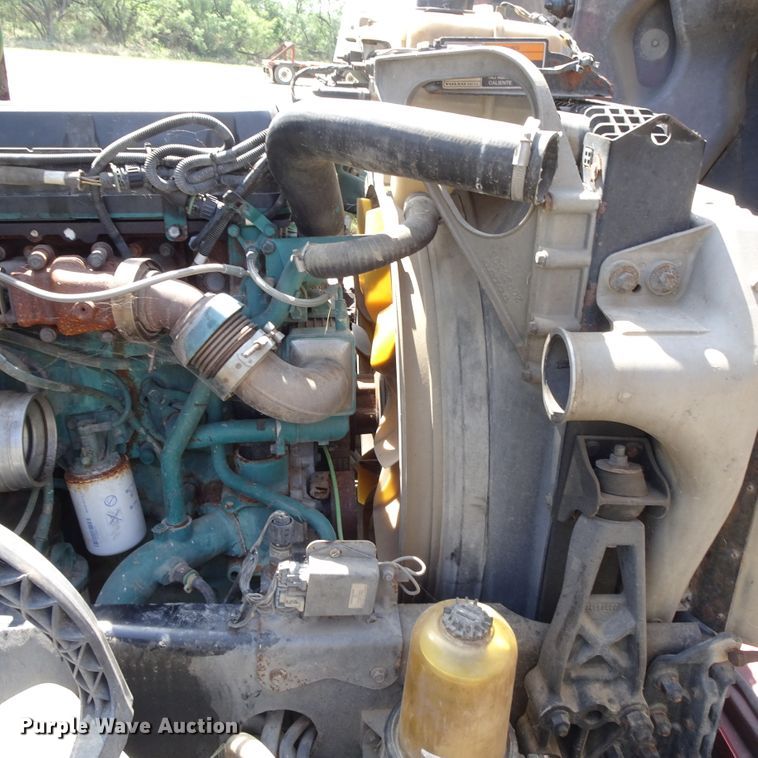 image for item HC9060 2007 Volvo VNL  semi truck