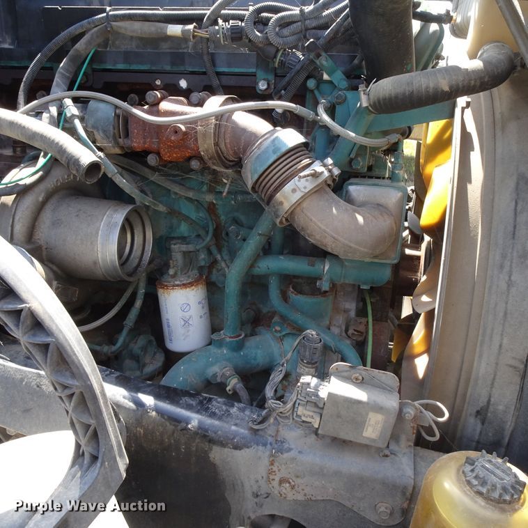 image for item HC9060 2007 Volvo VNL  semi truck