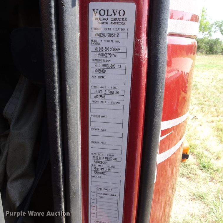 image for item HC9060 2007 Volvo VNL  semi truck