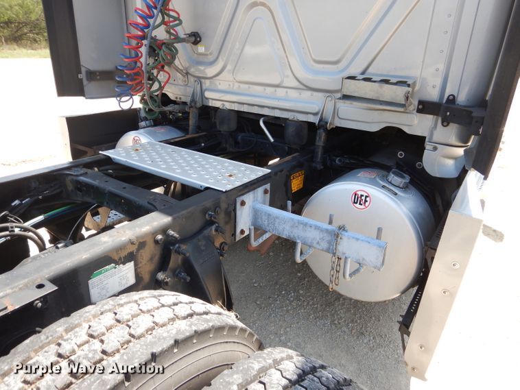 image for item HC9061 2013 Freightliner Cascadia  semi truck