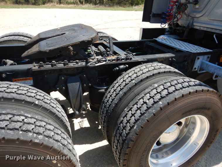 image for item HC9061 2013 Freightliner Cascadia  semi truck