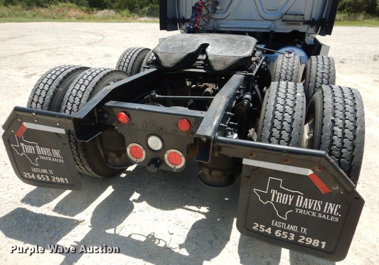 image for item HC9061 2013 Freightliner Cascadia  semi truck