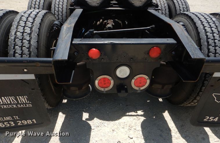 image for item HC9061 2013 Freightliner Cascadia  semi truck