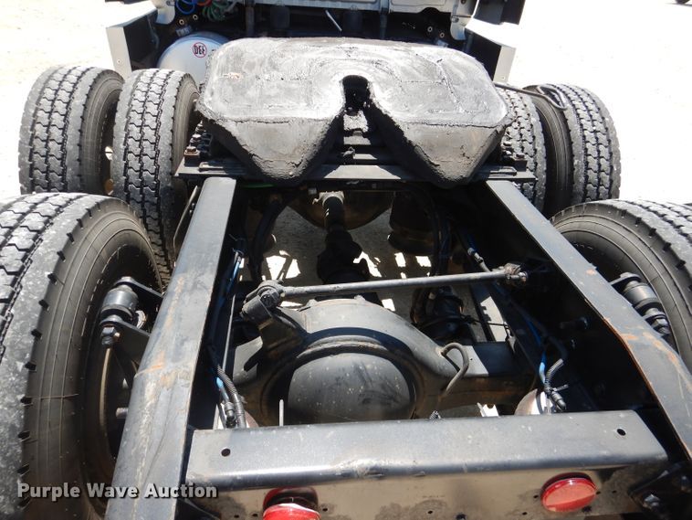 image for item HC9061 2013 Freightliner Cascadia  semi truck