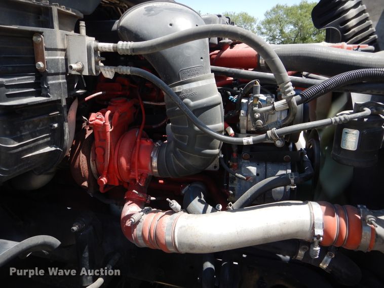 image for item HC9061 2013 Freightliner Cascadia  semi truck