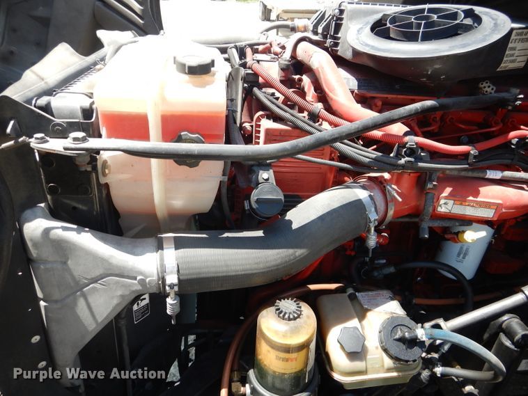 image for item HC9061 2013 Freightliner Cascadia  semi truck