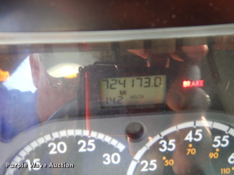 image for item HC9061 2013 Freightliner Cascadia  semi truck