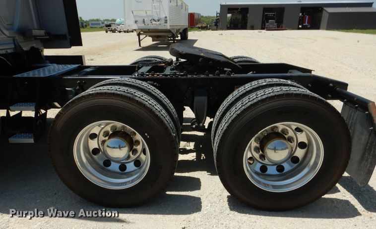 image for item HC9061 2013 Freightliner Cascadia  semi truck