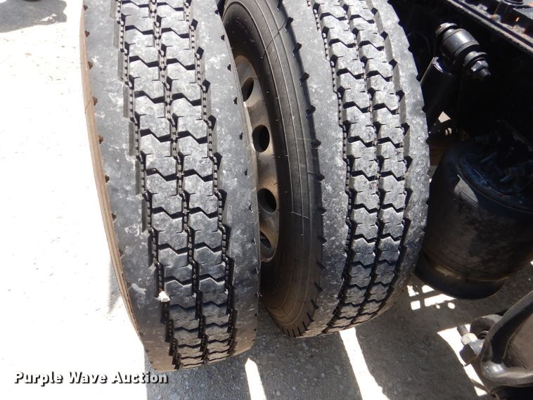 image for item HC9061 2013 Freightliner Cascadia  semi truck