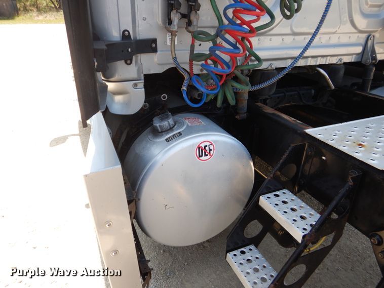 image for item HC9061 2013 Freightliner Cascadia  semi truck