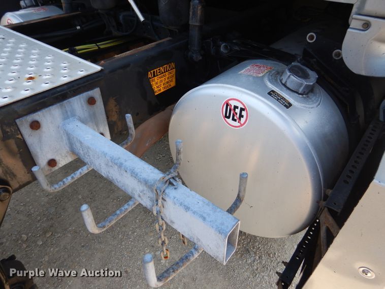 image for item HC9061 2013 Freightliner Cascadia  semi truck