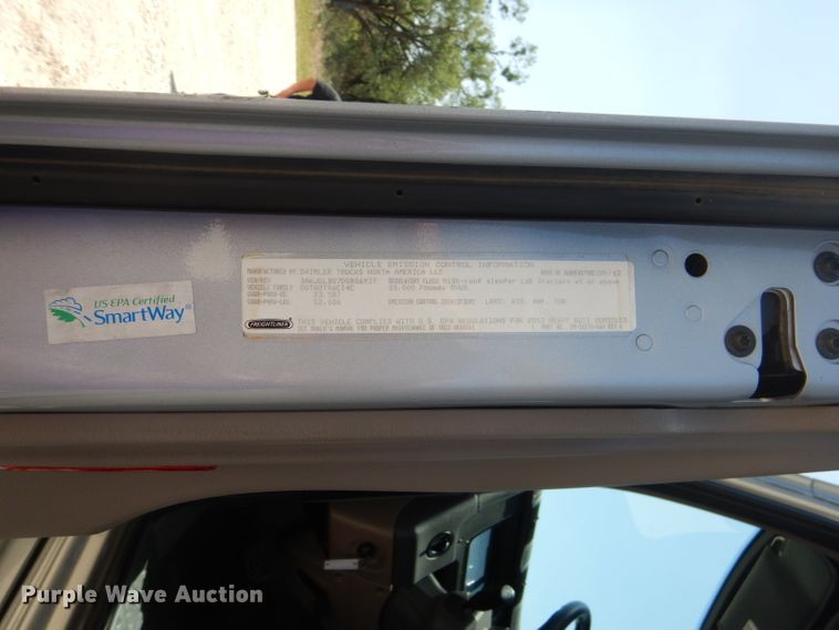 image for item HC9061 2013 Freightliner Cascadia  semi truck