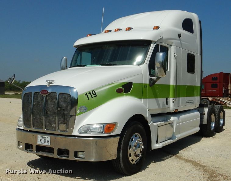 image for item HC9062 2009 Peterbilt 387  semi truck