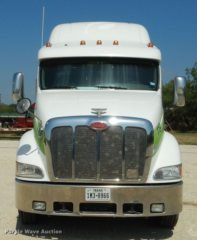 image for item HC9062 2009 Peterbilt 387  semi truck