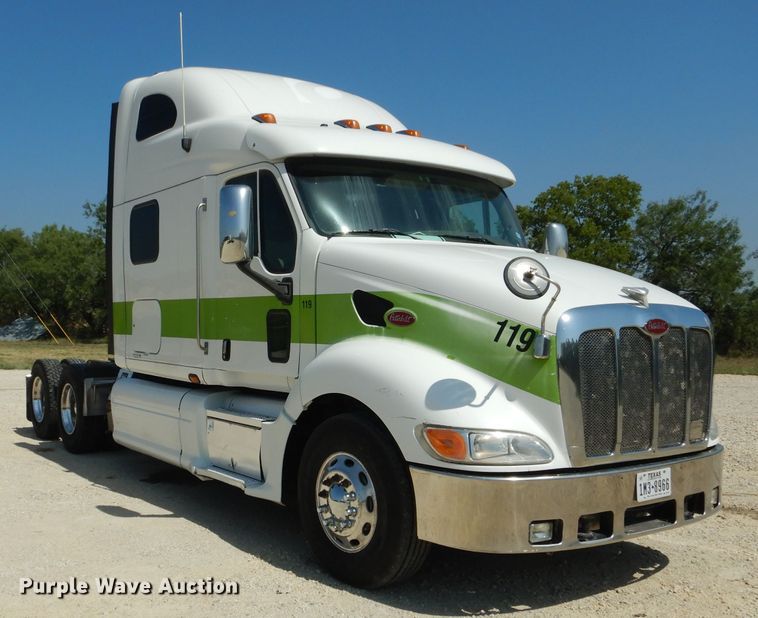 image for item HC9062 2009 Peterbilt 387  semi truck